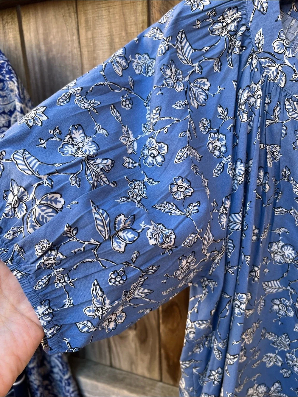 👗LOFT Blue Floral Puff-Sleeve Women's Top